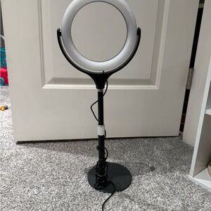 Black and White Ring Light Stand